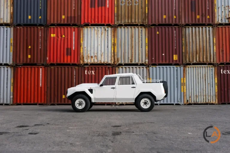 Lamborghini LM002 1988 - Image 02 (March 19, 2026)